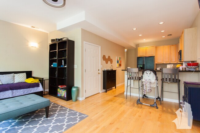 Foto del edificio - 912 W Barry Ave