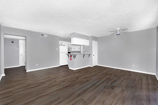 Foto del edificio - 1200 Carolyn Ct