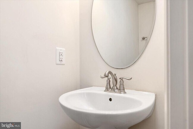 Building Photo - 7627 Hamilton Xing