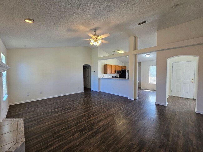 Foto del edificio - Westchase Manor – Spacious 3BR/2BA Single ...