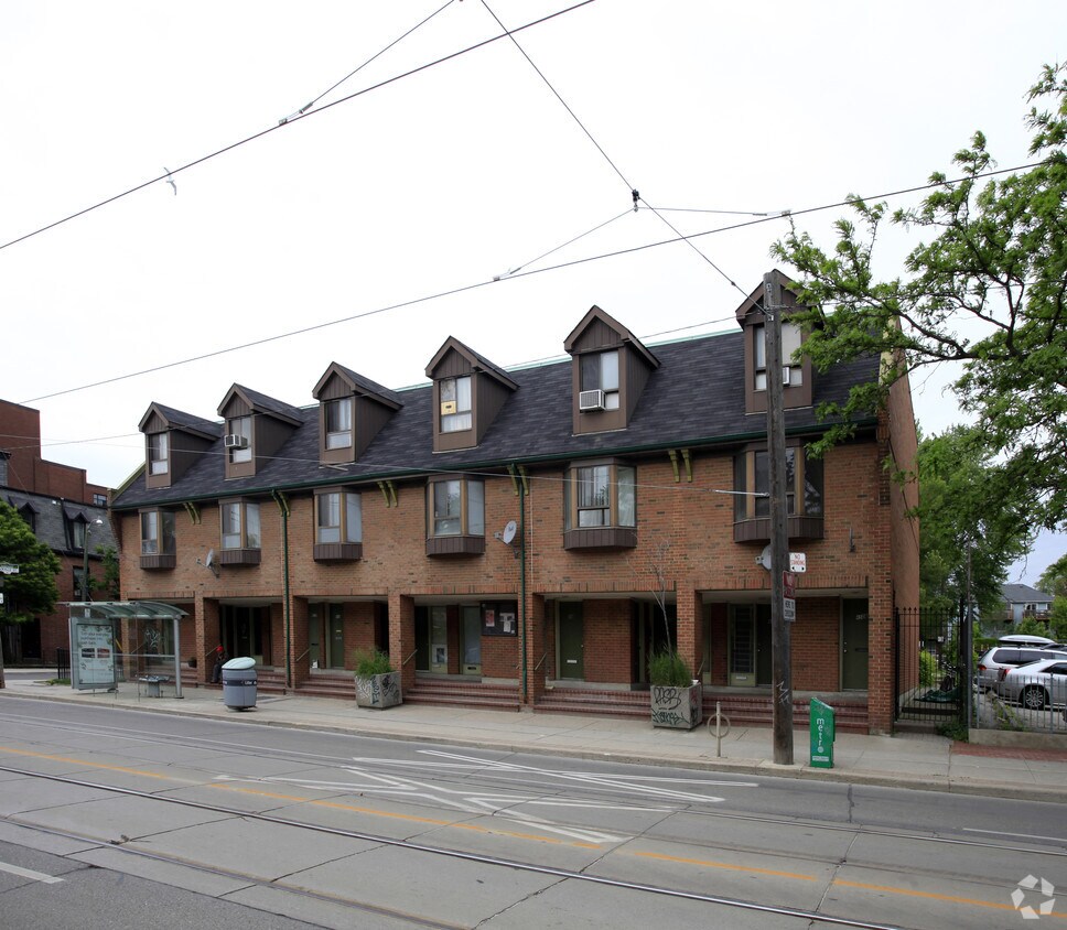 Building Photo - Trefann Court