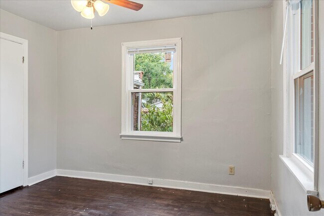 Foto del edificio - 317 E Oak St