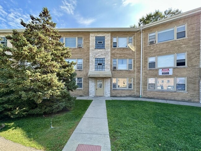 Building Photo - 7626.5 N Milwaukee Ave