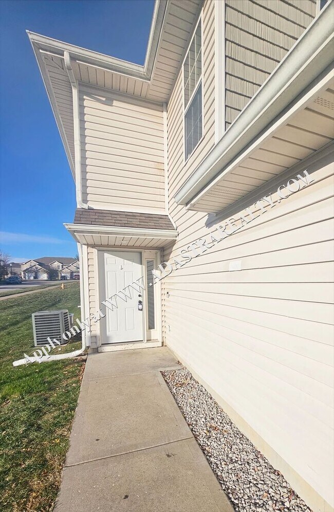 Foto del edificio - Beautiful Townhome in Blue Springs-Available in FEBRUARY!!