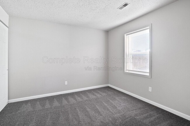 Building Photo - 289 Mt Everest Dr