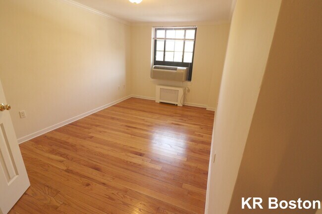 Building Photo - 86 Brattle St