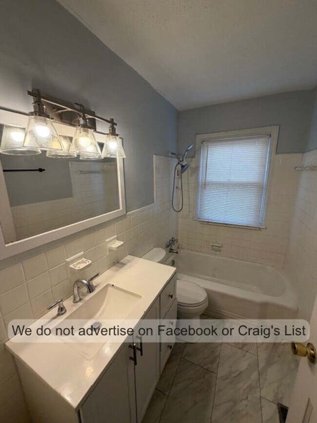 Foto del edificio - Blake Street &amp; Facility Drive Duplex