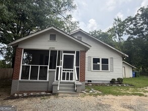 Building Photo - 2353 Shelby St