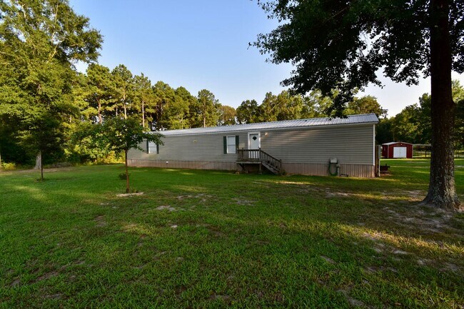 Building Photo - 3 Bedroom 2 Bath Mobile Home in Choudrant