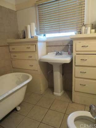 Building Photo - 4615 S Gramercy Pl