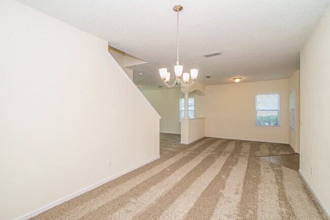 Foto del edificio - 451 Forest Meadow Ln