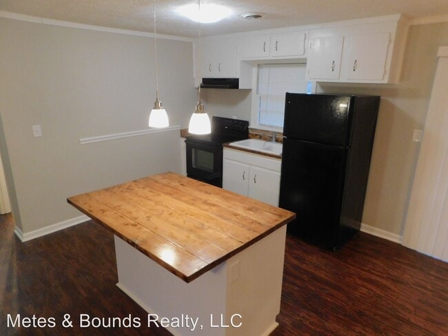 Building Photo - 3 br, 1 bath House - 292 West Teamon Circle
