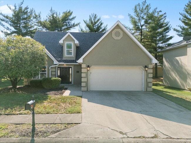 Foto del edificio - 412 N Village Cir