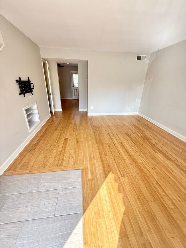 Foto del edificio - 2 Bedroom Hermitage condo only $1650!  Ava...
