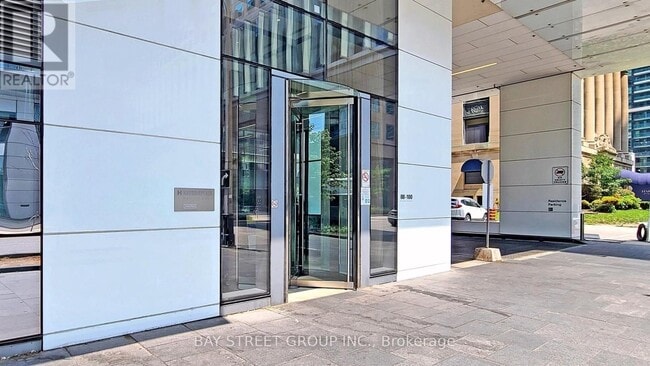 Photo du bâtiment - 100 Harbour St