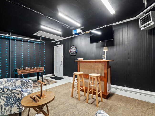 Foto del edificio - 5012 Hollyview Dr