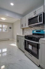 Building Photo - 145 Custer Ave