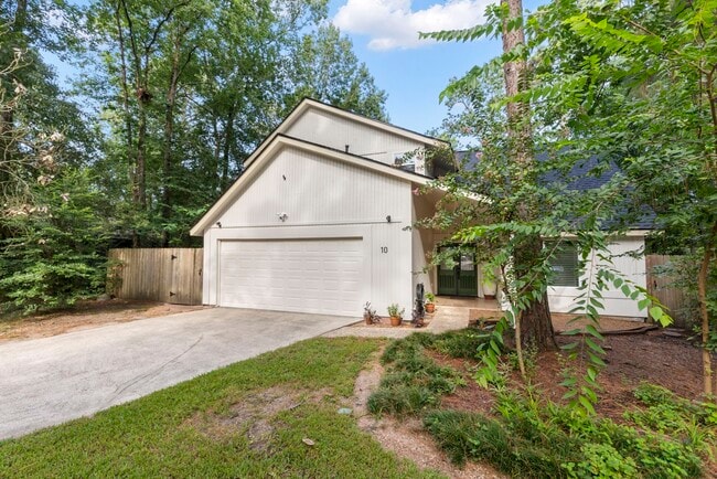 Building Photo - 10 Glorybower Ct