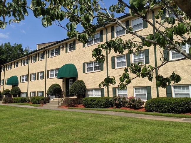 Foto del edificio - Dodson Courtyard