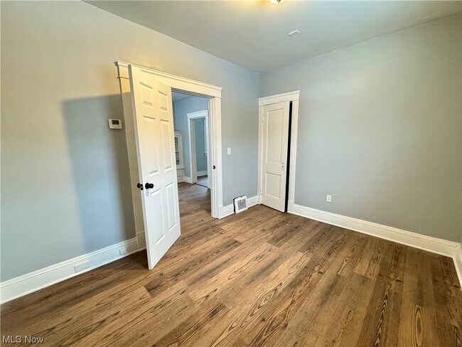 Foto del edificio - 2810 E 120th St