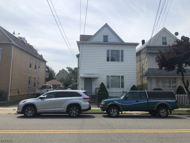 Foto del edificio - 112 Van Winkle Ave