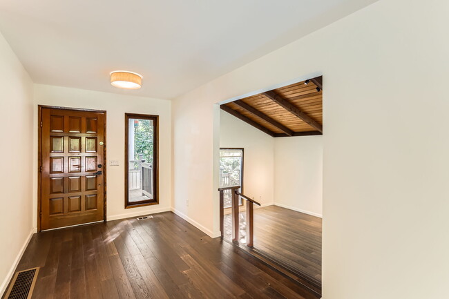 Foto del edificio - 1759 Marylhurst Dr