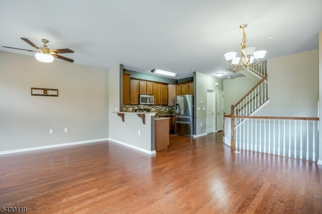 Foto del edificio - 512 Waterview Ct