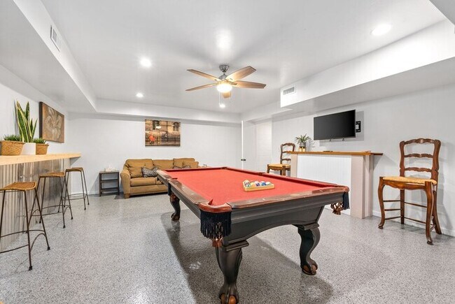 Building Photo - Whole Home (102 Madison Ter)