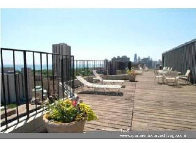 Building Photo - High End Living in Prime Lincoln Park!