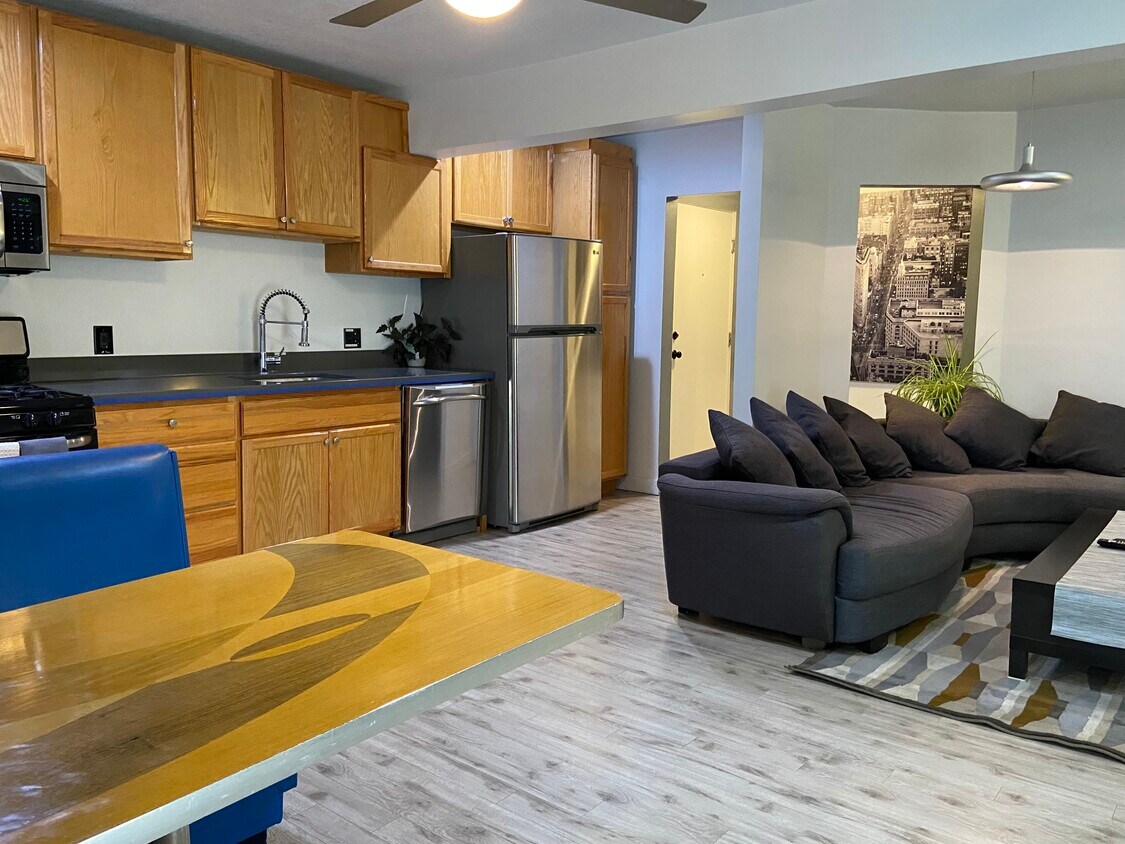 Foto principal - 1043 Sanborn Ave