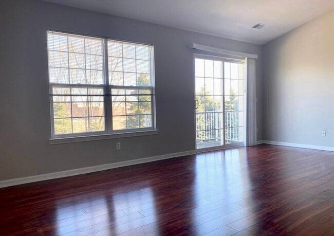 Building Photo - 43228 Pendleton Cir