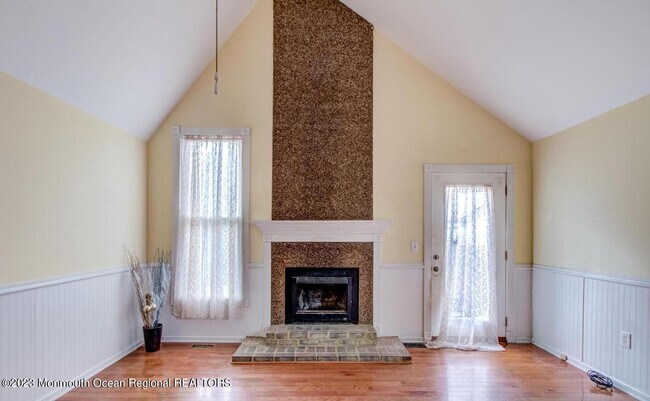 Foto del edificio - 10 Wilbur Dr