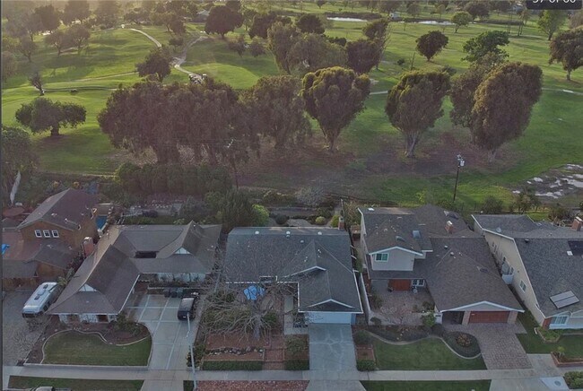 Foto del edificio - 16711 Greenview Ln