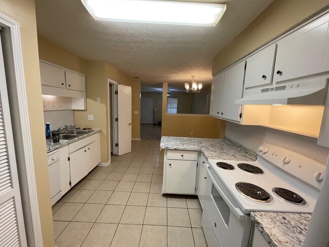 Building Photo - 2641 Union Cir