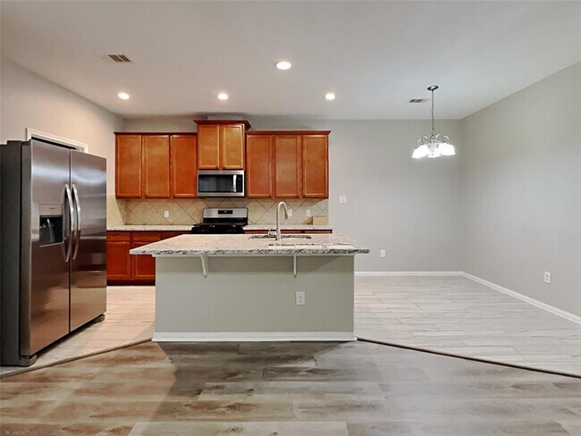Building Photo - 17150 Amarose Dr