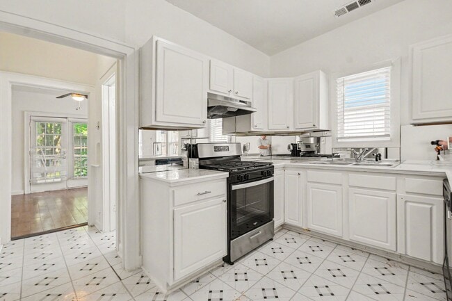 Photo - Bunaglow - 917 House