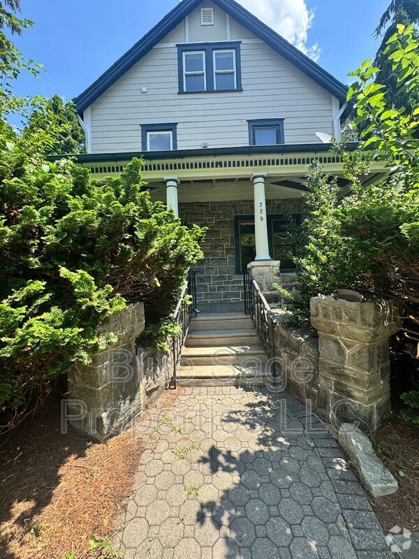 Building Photo - 225 Burmont Rd
