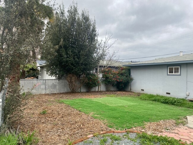 Building Photo - CHARMING COTTAGE IN DOWNTOWN PLEASANTON!