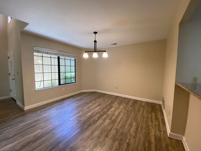 Foto del edificio - Danville Brookview Duet Townhouse 4 Br., 2...