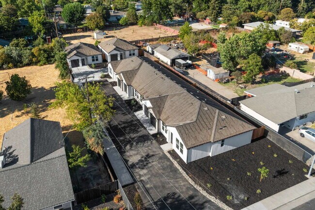 Foto del edificio - "Spacious 3-Bed, 2-Bath in Prime Sacramento Location - 1150 Sq Ft of Comfortable Living!"