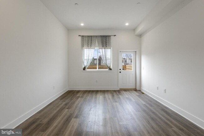 Foto del edificio - 2418 W Jefferson St