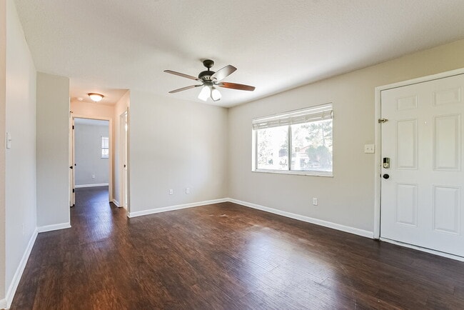 Building Photo - 2843 Kinnon Dr