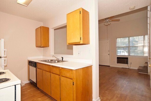 Foto del edificio - 4109 Spirea Dr