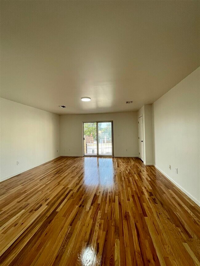 Building Photo - 1415 44th St