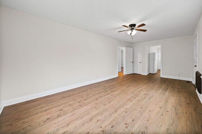 Foto del edificio - Renovated 2 bedroom home for rent Near Downtown Clarksville!