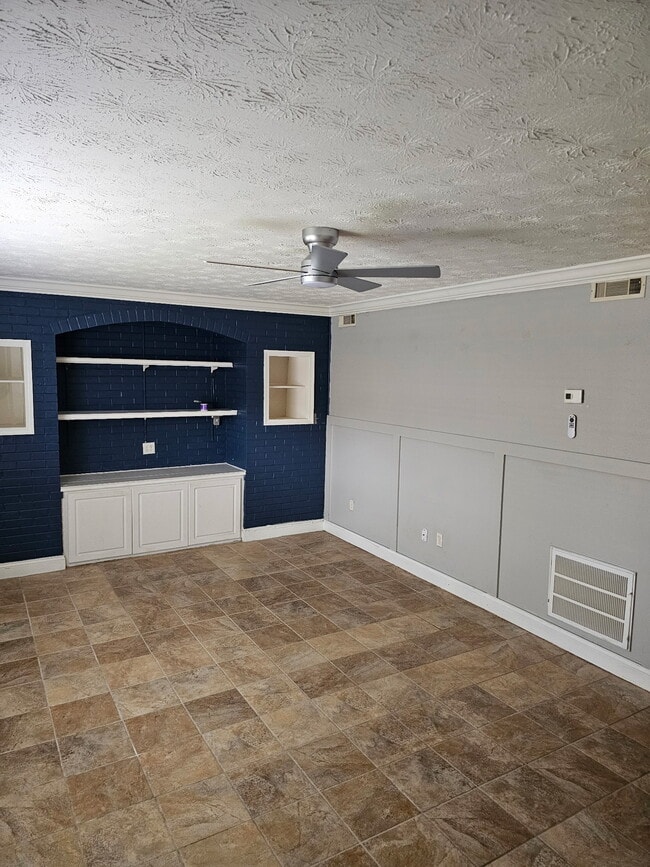 Building Photo - 5357 Hansel Ave