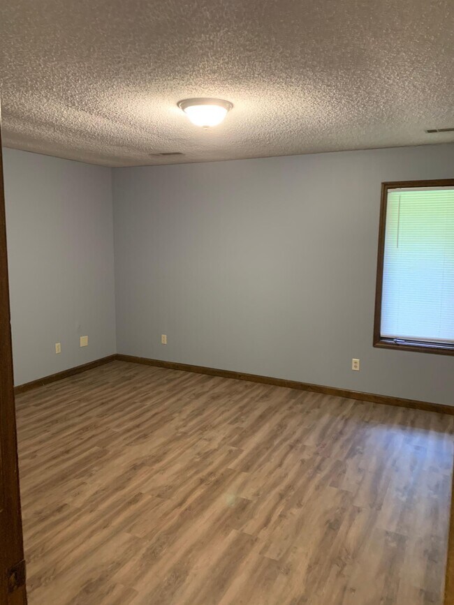 Building Photo - 3020 Aspen Dr