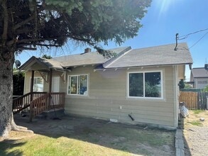 Building Photo - 1229 Maple St