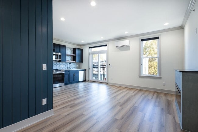 Building Photo - Modern 1-Bedroom Apartment for Rent – N 33...