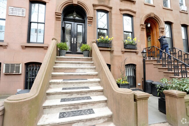 Building Photo - 402 Sackett St